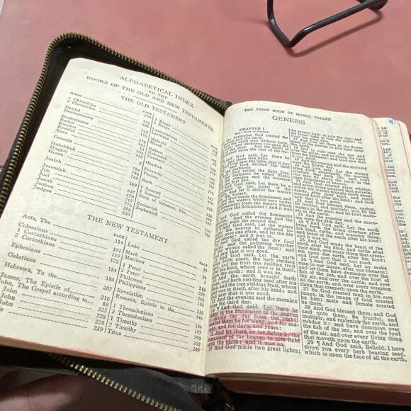 Holy Bible Illustrated King James Version World Publishing w/ Zipper Cross READ - Picture 14 of 16